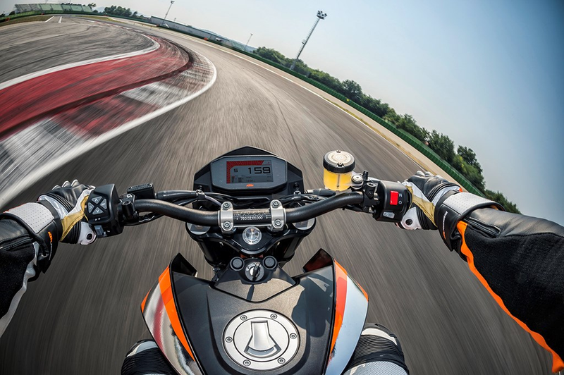 Illustration for article titled 2016 KTM Duke 690 And 690 R: The World's Best Street Scalpel Just Got Much, Much Sharper